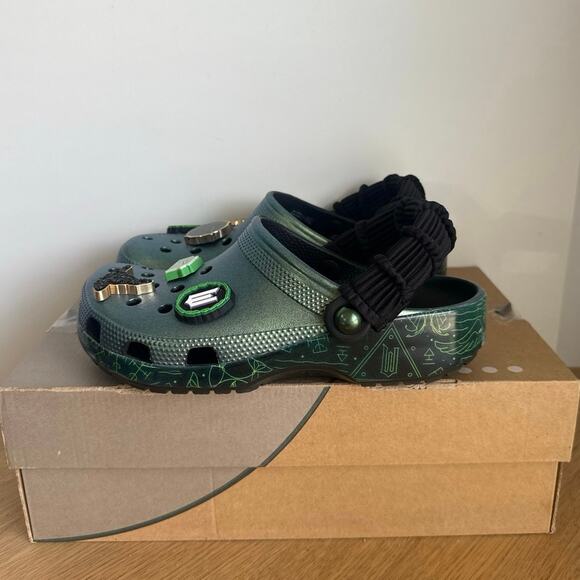 CROCS x Wicked Elphaba Unisex Slip On Clogs Sandals- SZ Men 5- Women 7 main image 8